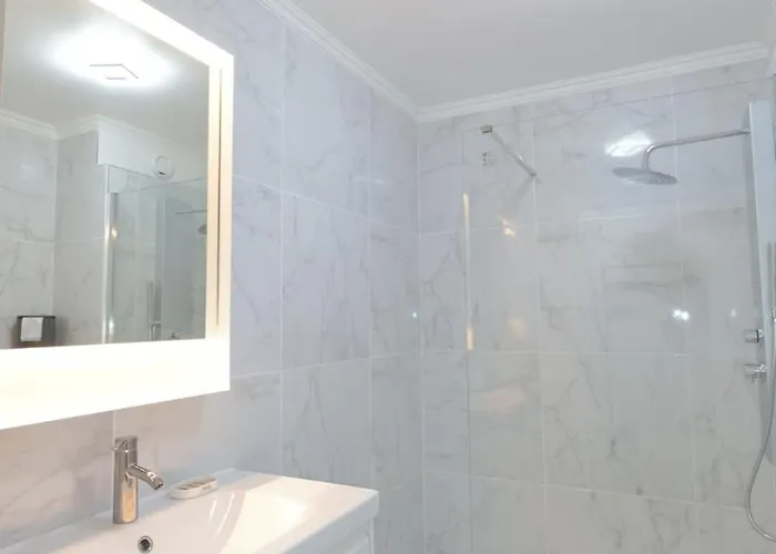 Roses Des Mers - Standing 2 Prs - Clim - Parking Antibes